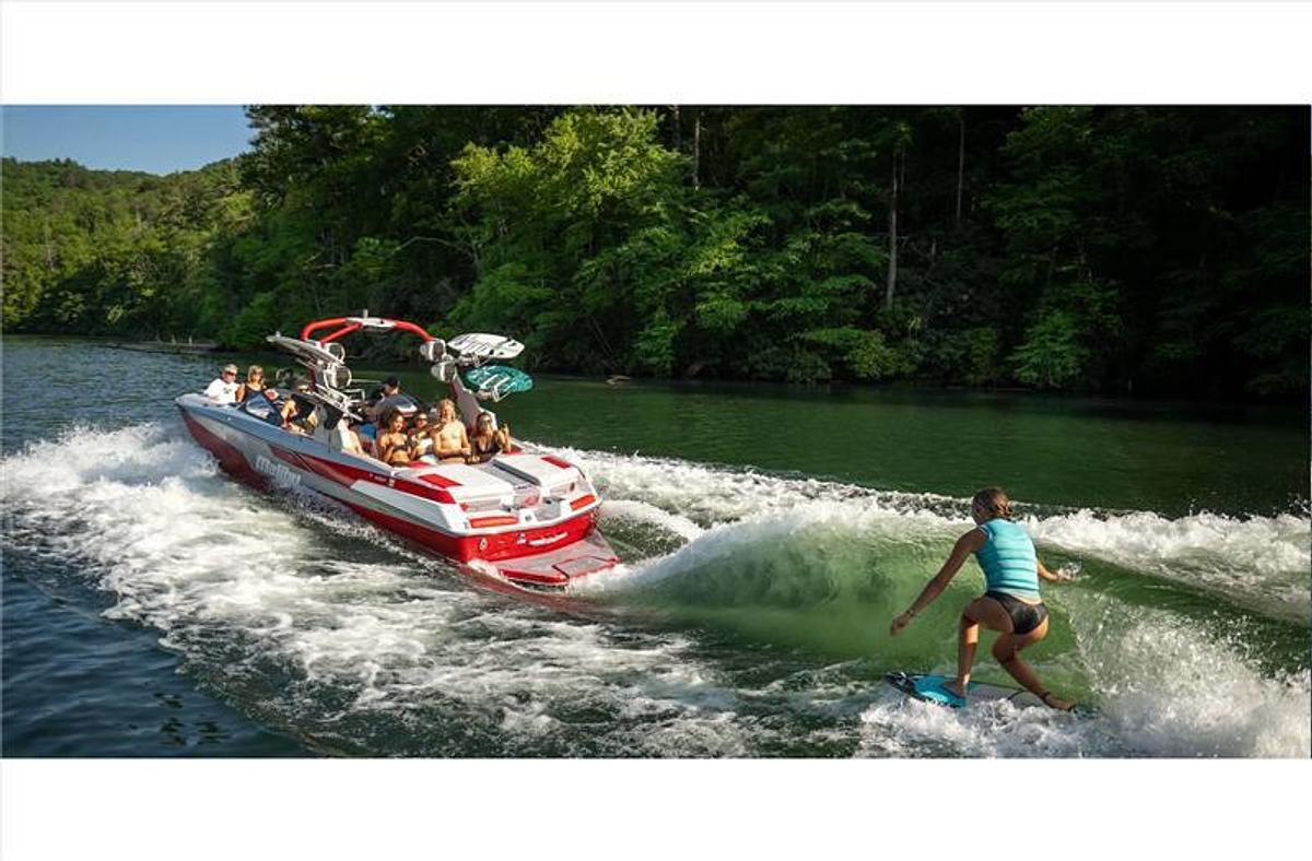 2024 Malibu Boats M240