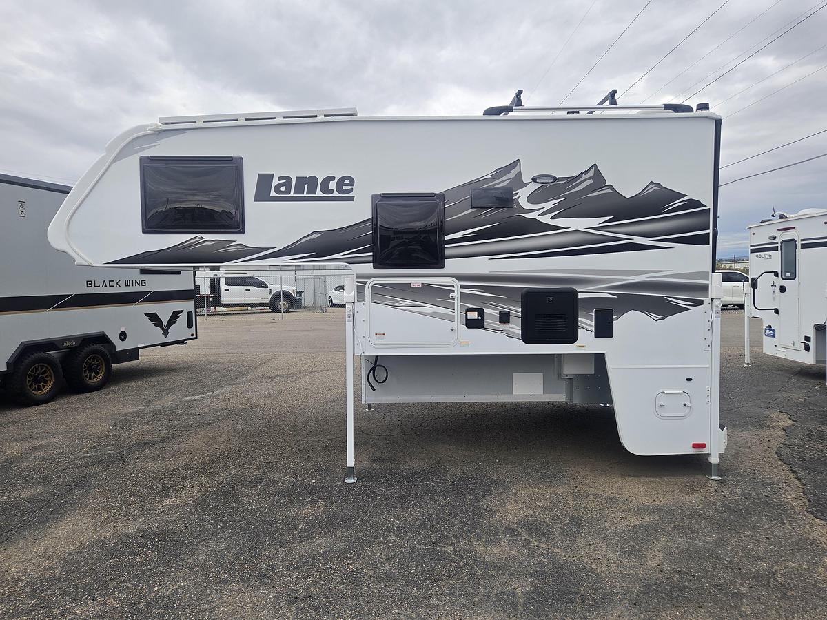 2027 Lance 855S