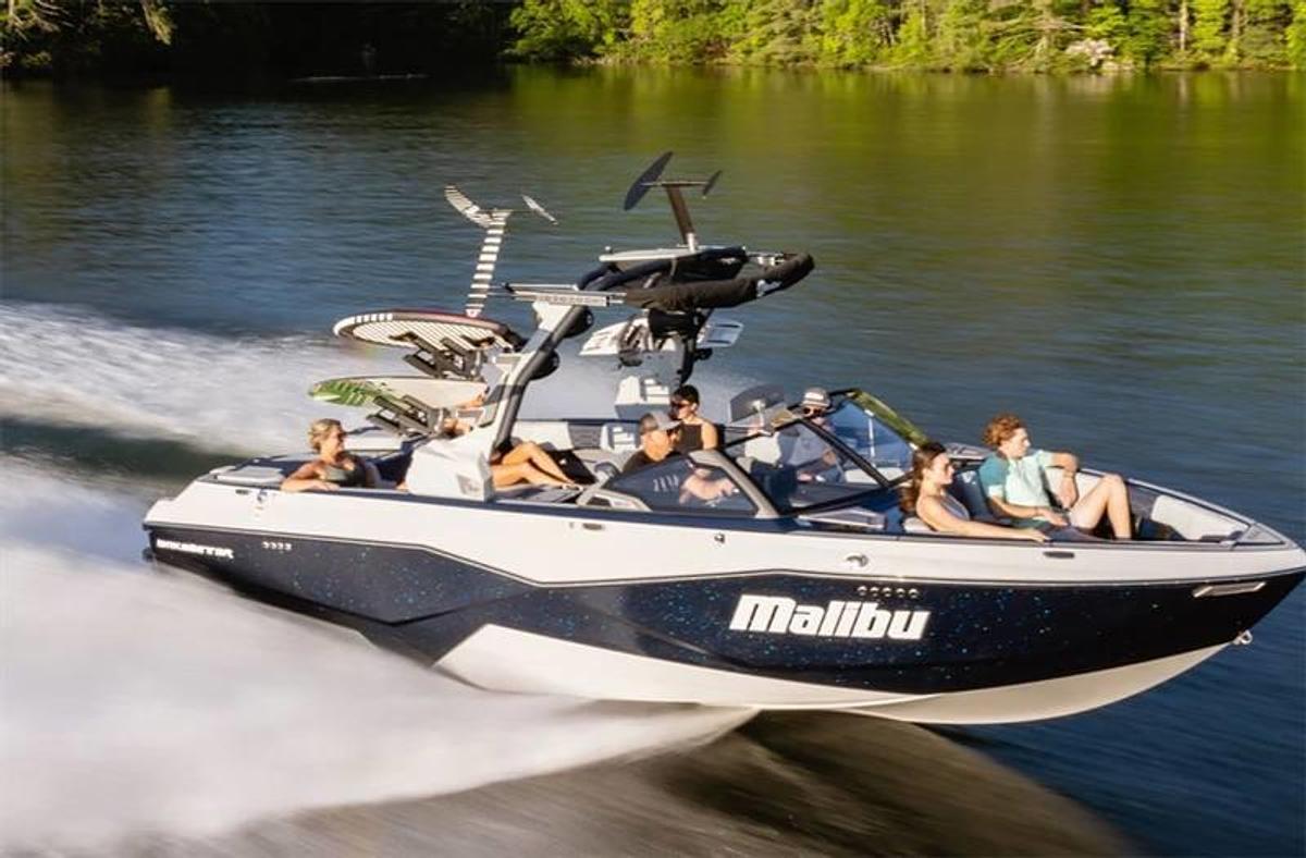 2024 Malibu Boats 25 LSV