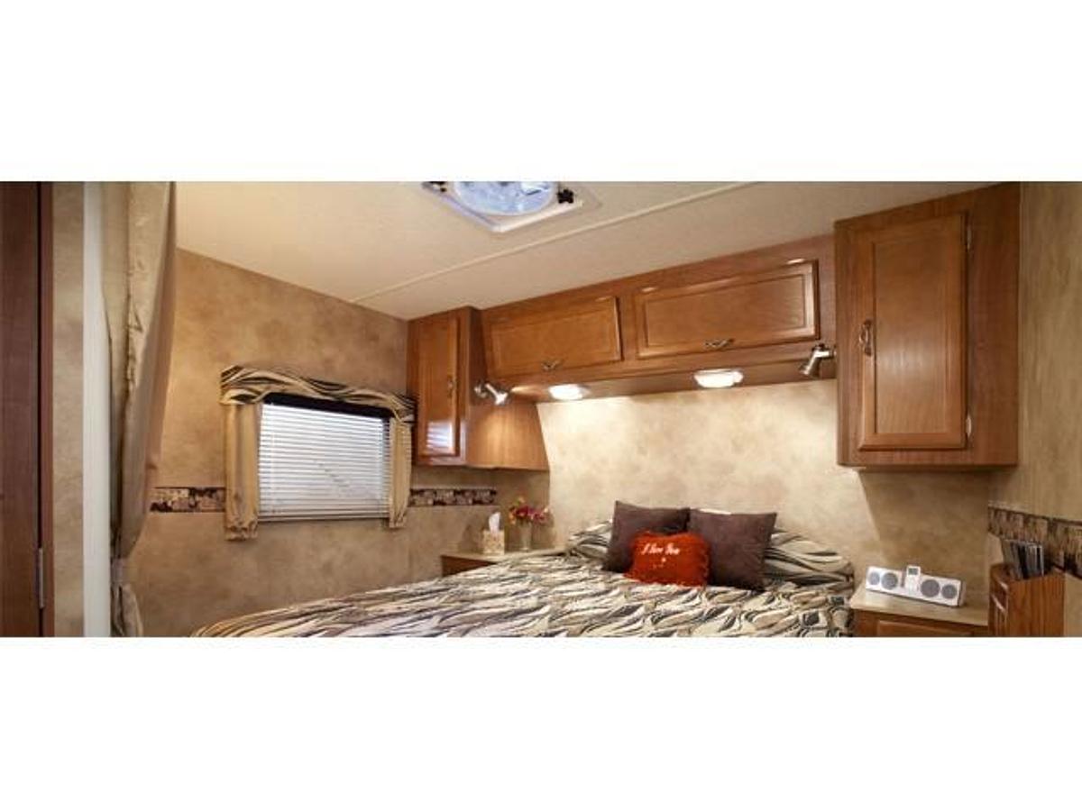 2010 Lance Camper Manufacturing Travel Trailer 2285