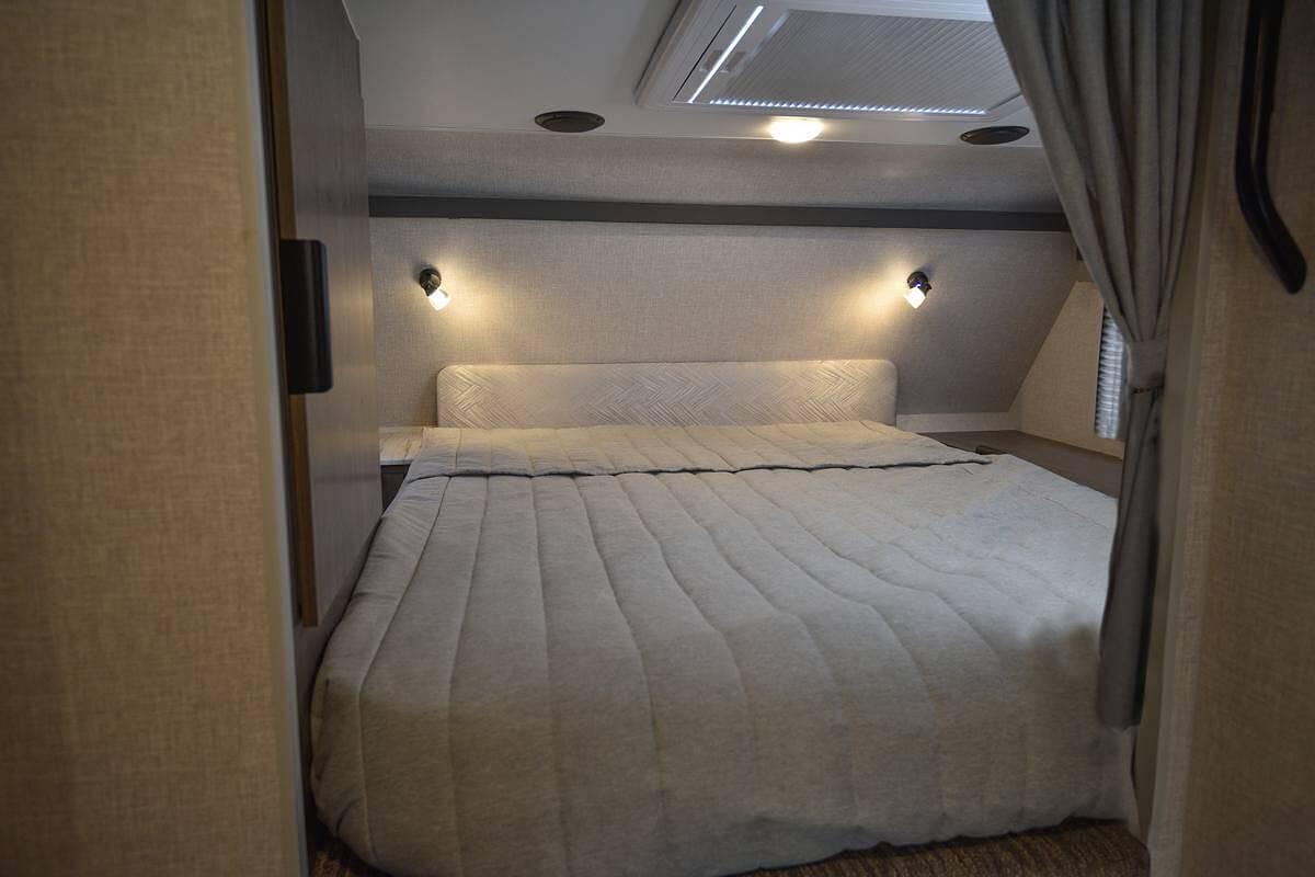 Lance 975 Truck Camper