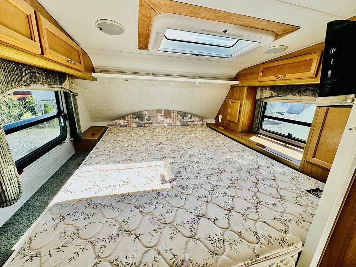 Used 2005 Lance 1181