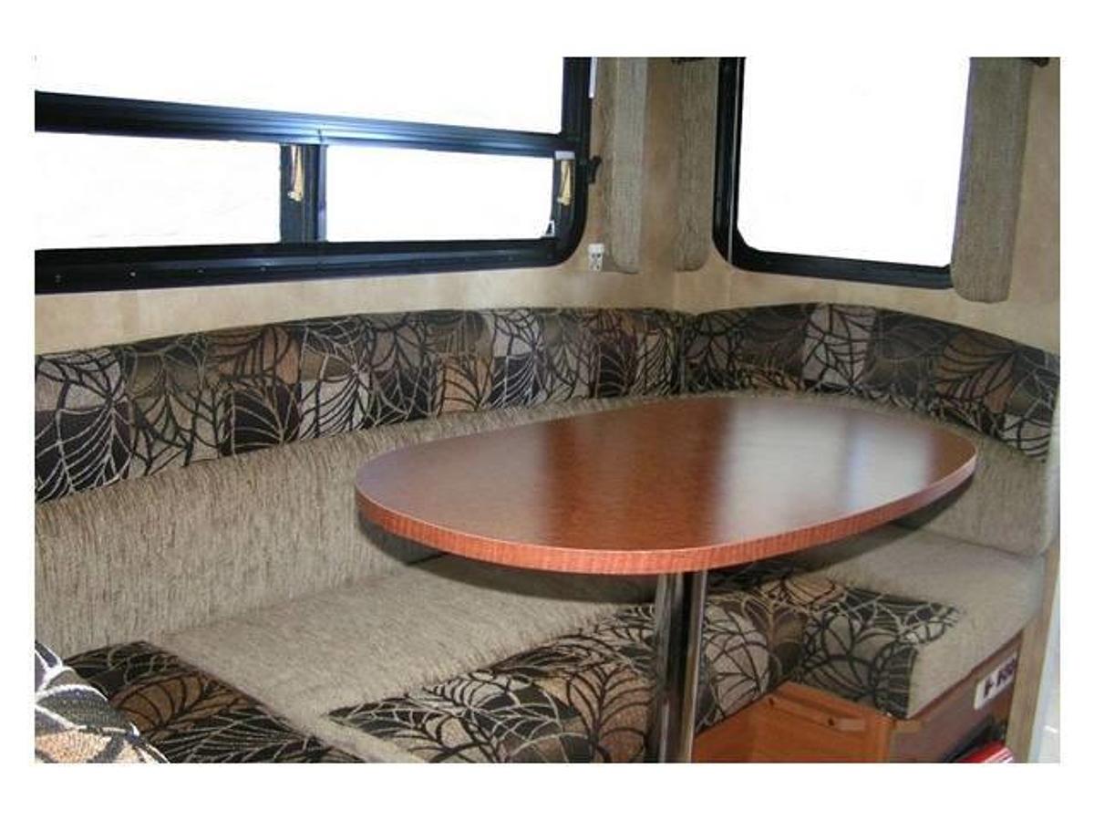 2010 Lance Camper Manufacturing Truck Camper - Long Bed 950