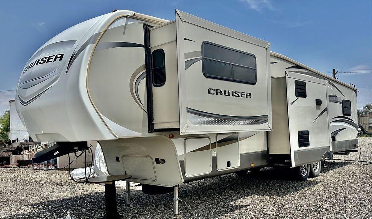 Used 2015 CrossRoads RV Cruiser CF362FL