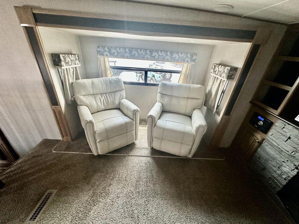 Used 2015 CrossRoads RV Cruiser CF362FL