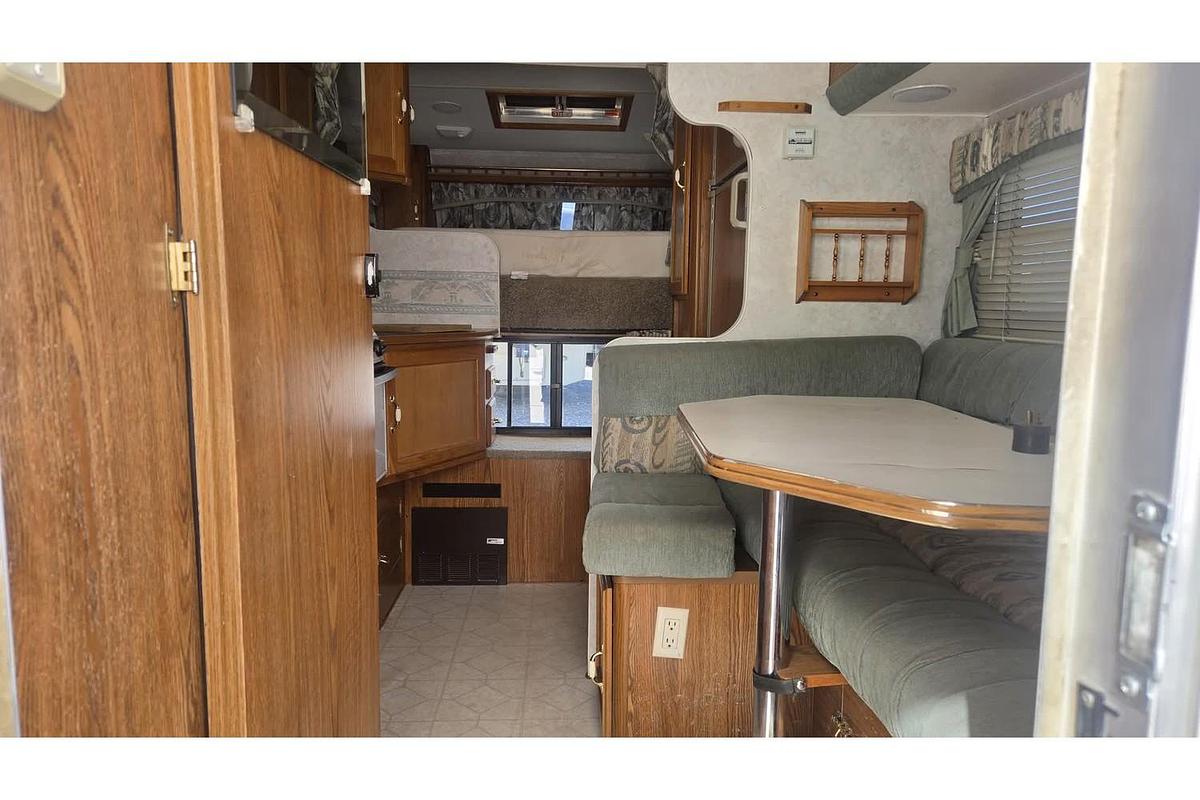 Used 2000 Fleetwood RV Elkhorn M9T