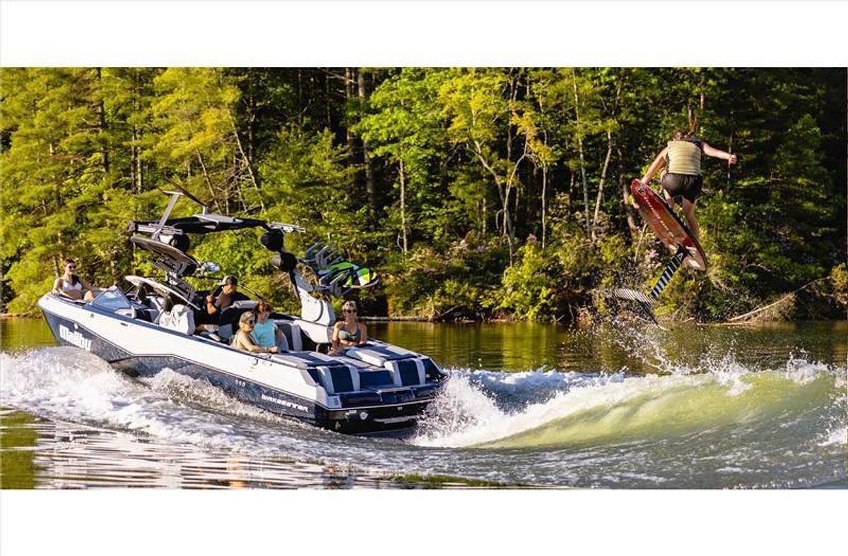 2024 Malibu Boats 25 LSV