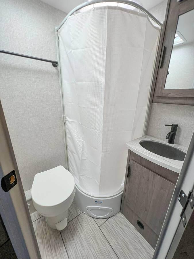 Lance 1475 Travel Trailer