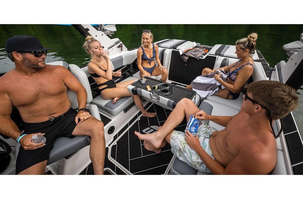 2024 Malibu Boats 22 LSV