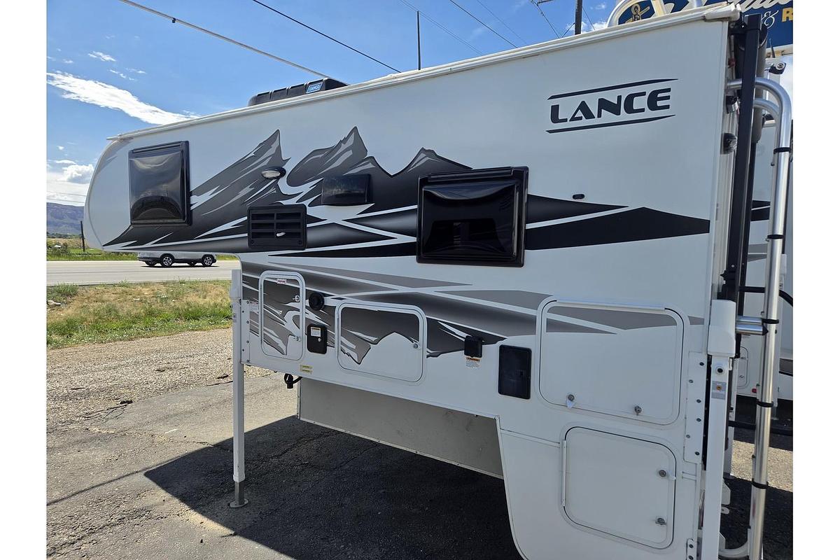 Used 2025 Lance 825