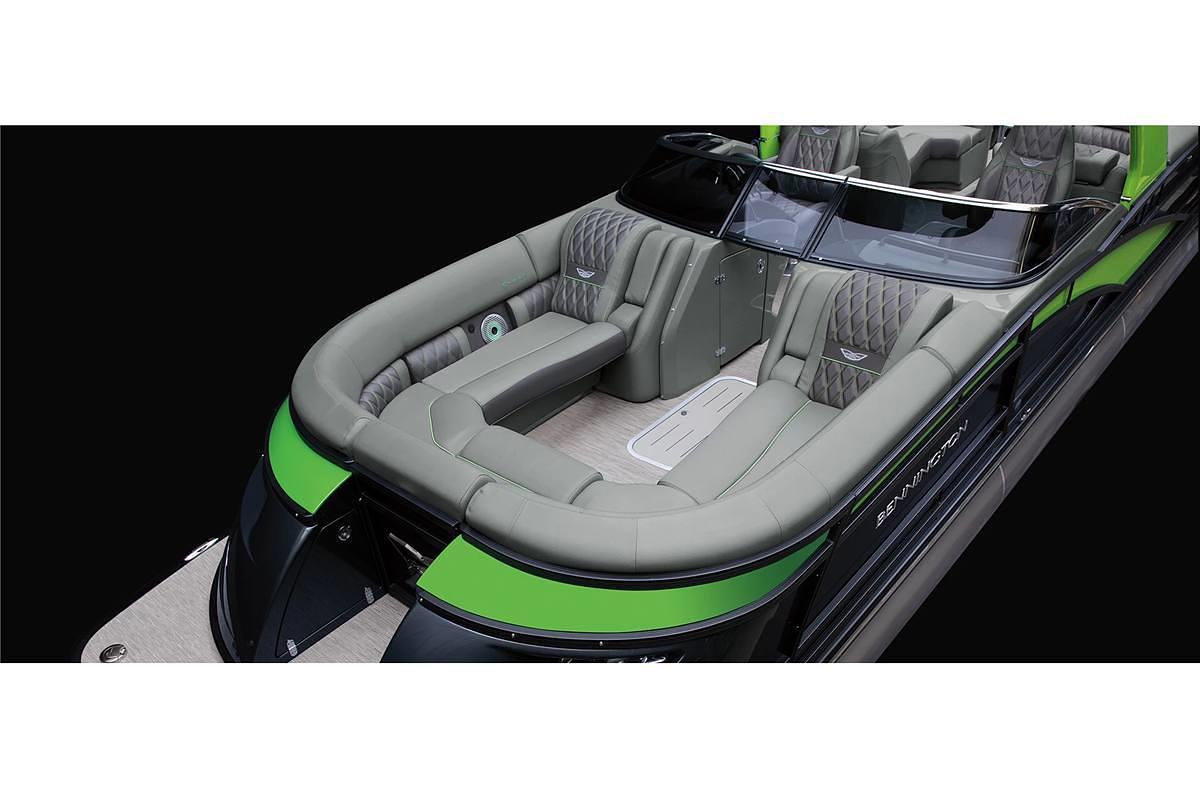 2023 Bennington 30 QFBWA X2 Windshield, Folding Cladded Sport Arch
