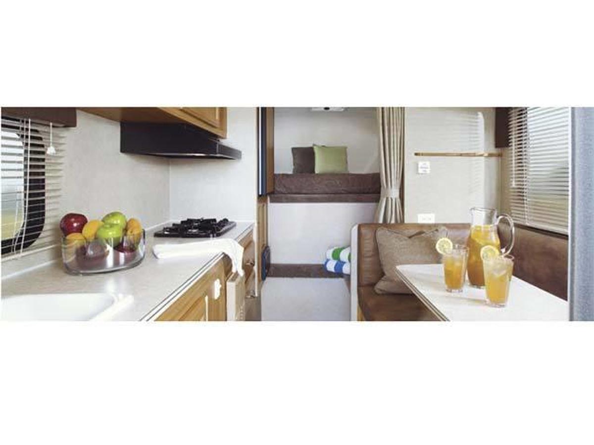 2009 Lance Camper Manufacturing Short or Long Bed 805