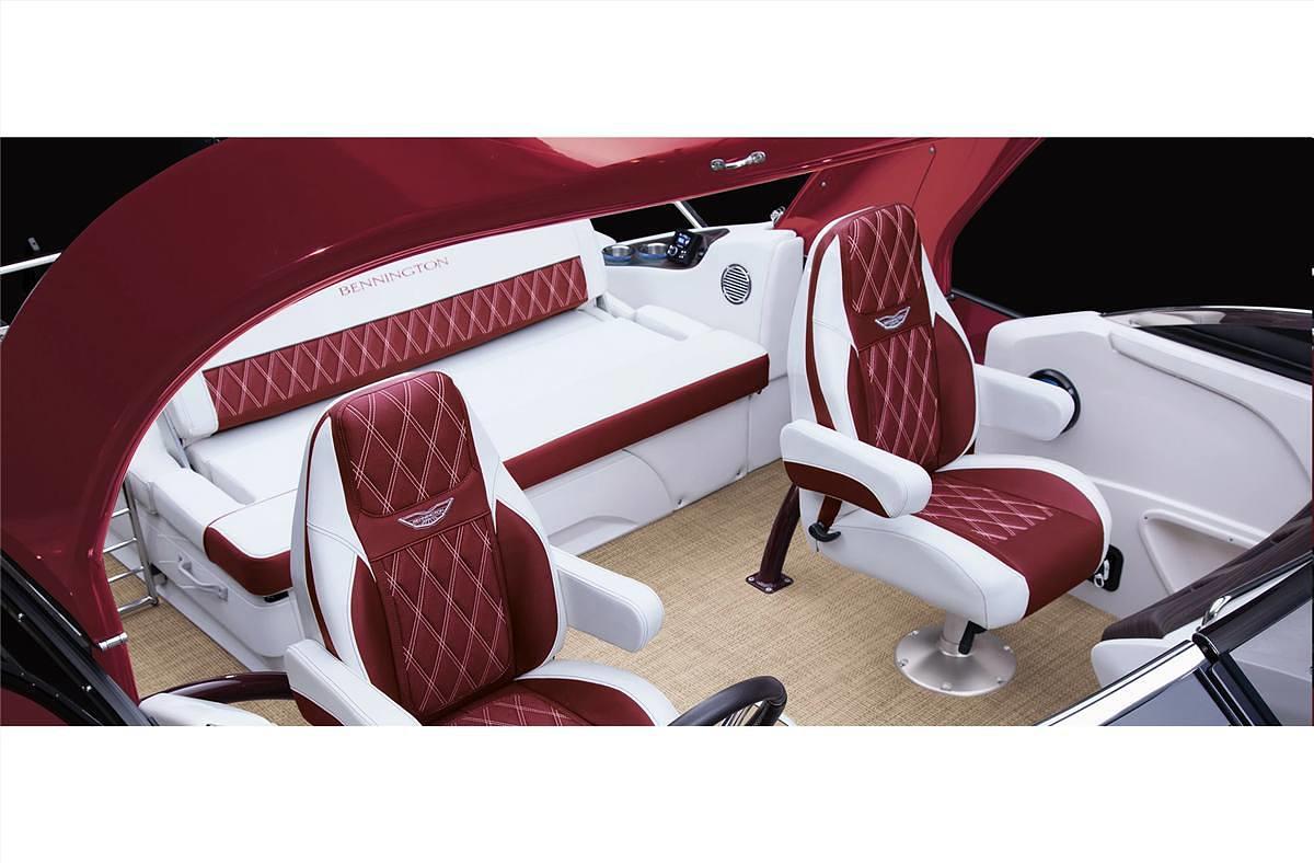 2023 Bennington 27 QXSBWA T2 Windshield,Gas Assist, Twin Engine
