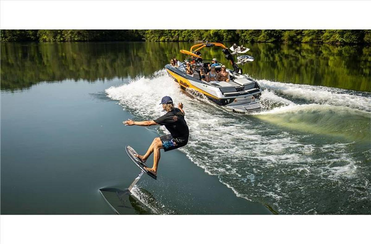 2024 Malibu Boats M220