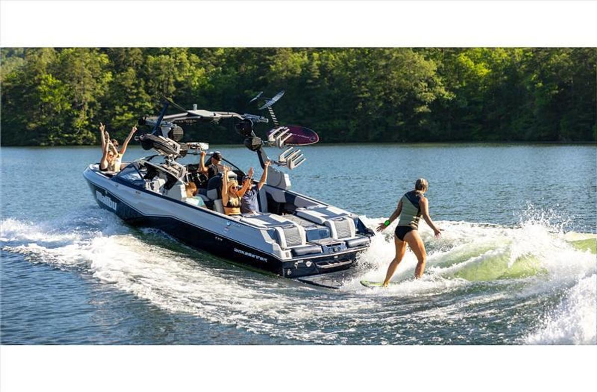 2024 Malibu Boats 25 LSV