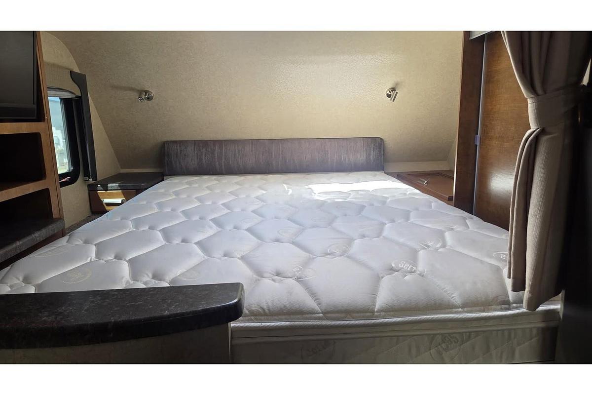 Used 2018 Lance 855S
