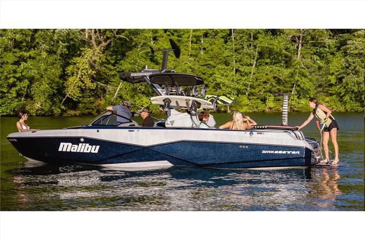 2024 Malibu Boats 25 LSV