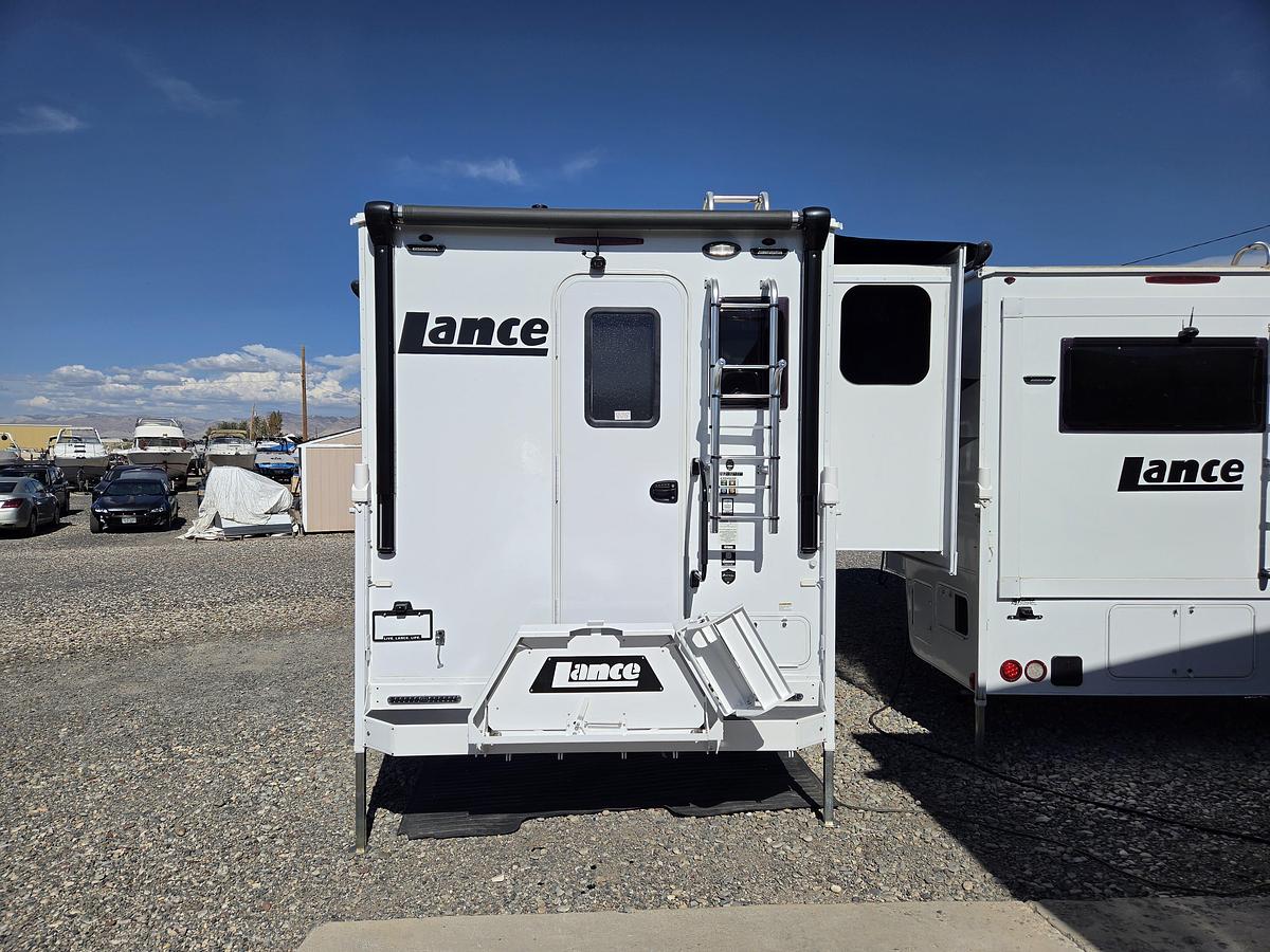 2027 Lance 1062