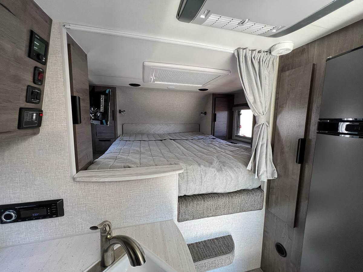 Lance 850 Truck Camper