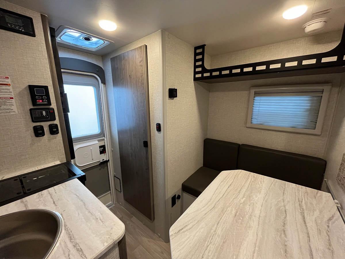 Squire SQ610 Truck Camper