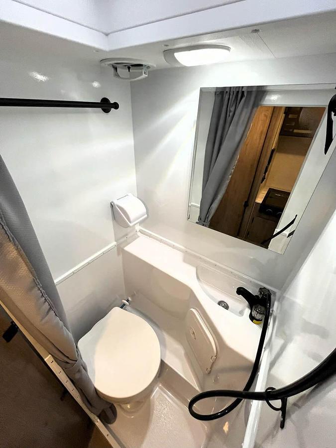 Squire SQ610 Truck Camper