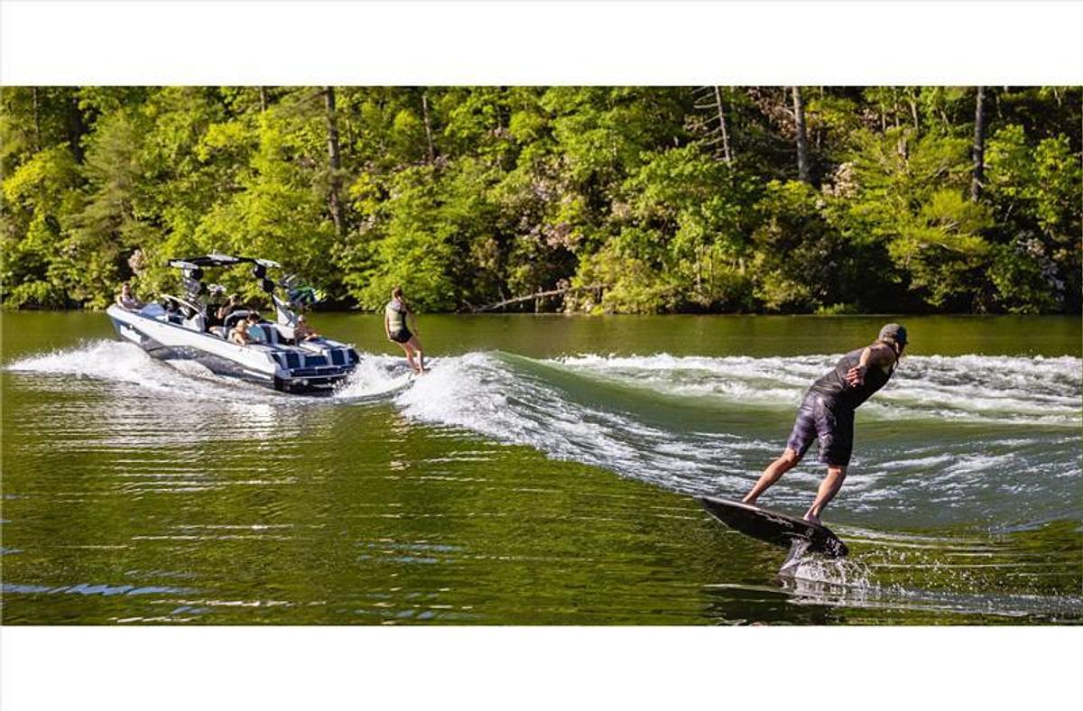 2024 Malibu Boats 25 LSV