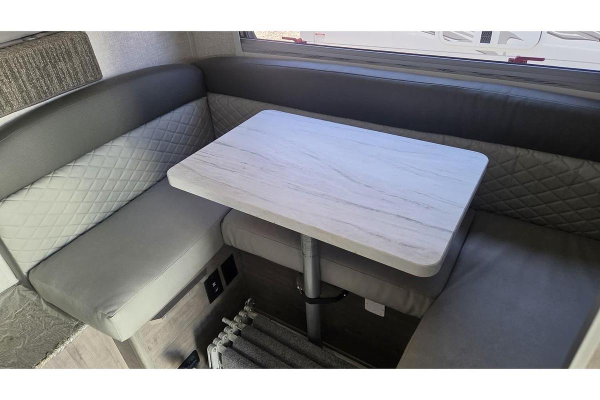 Used 2025 Lance 825