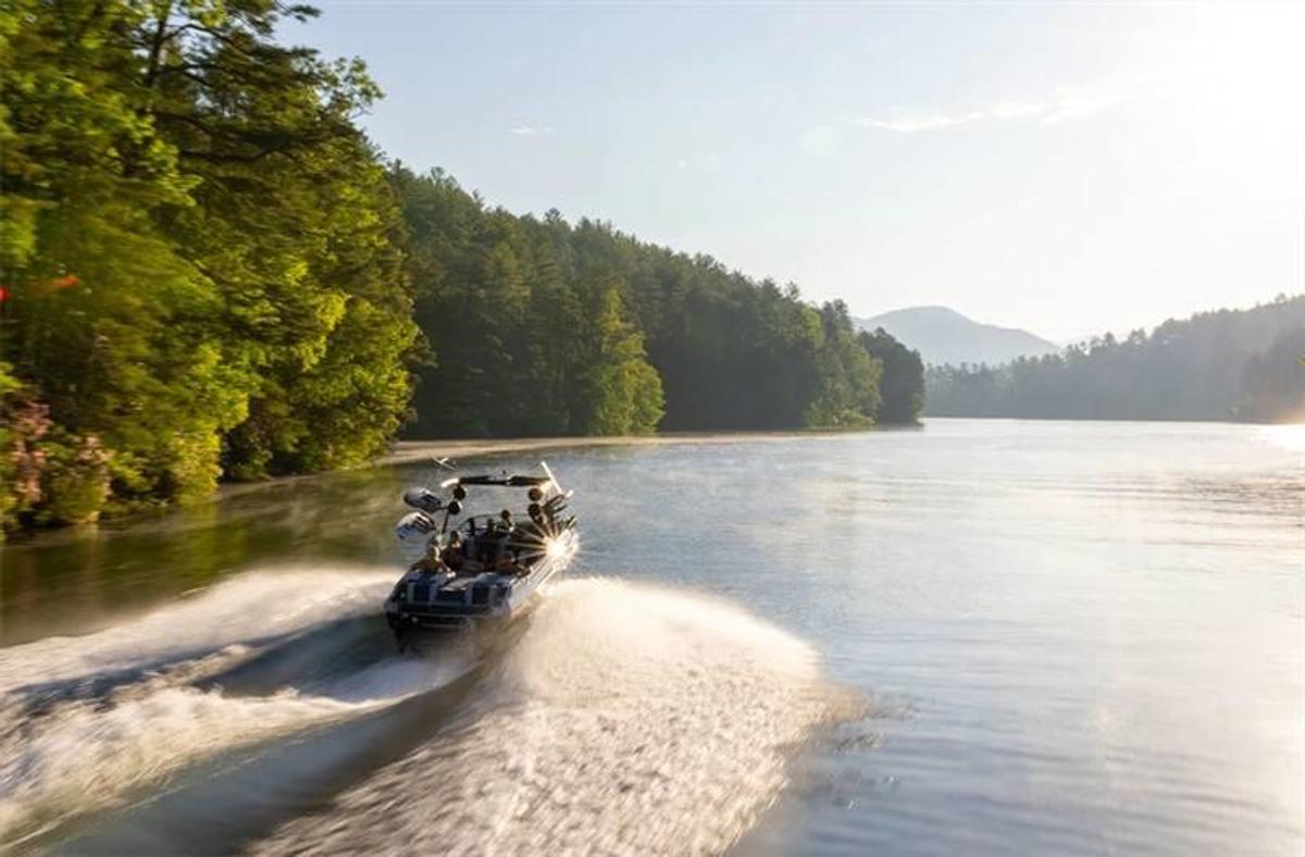 2024 Malibu Boats 25 LSV