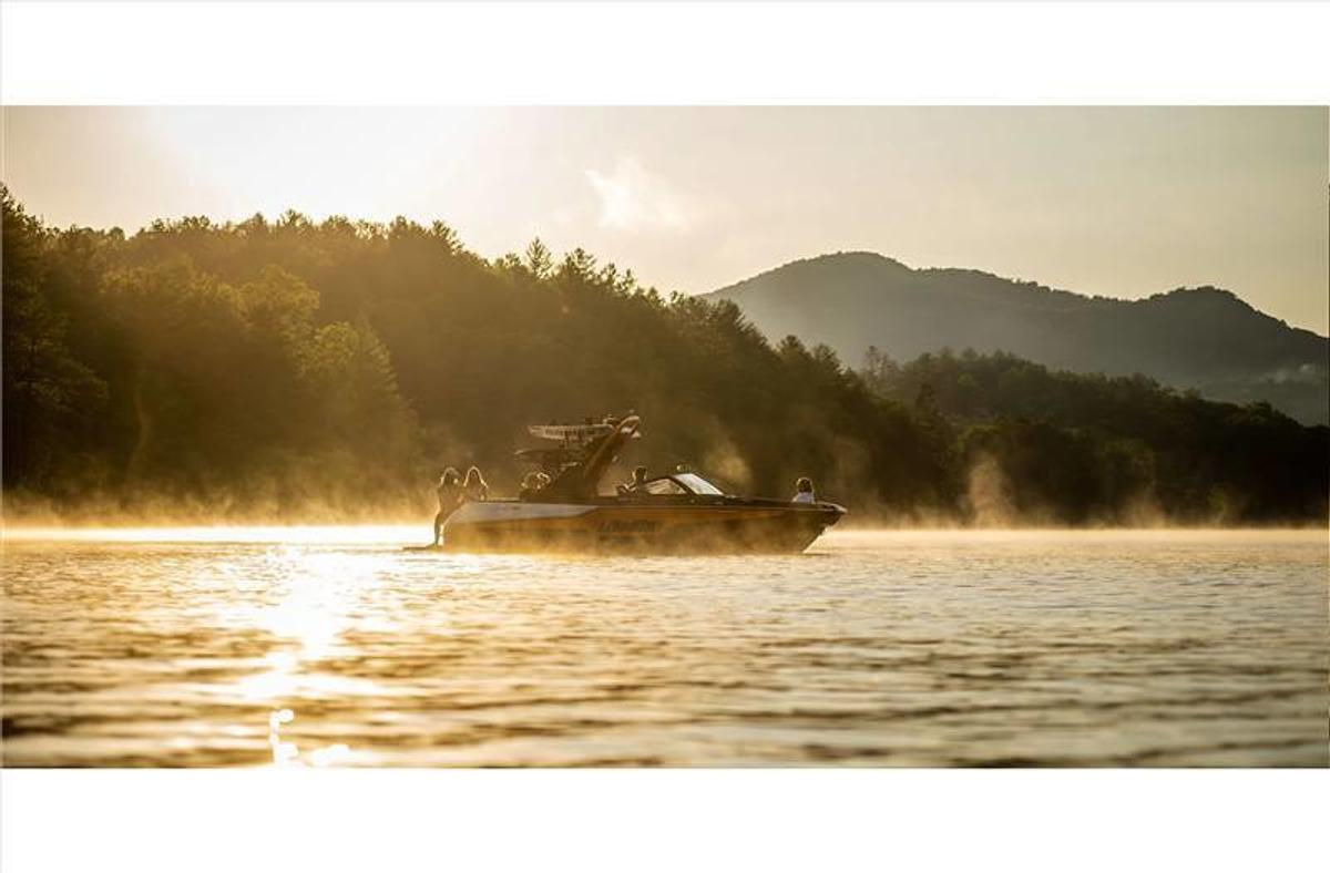 2024 Malibu Boats M220