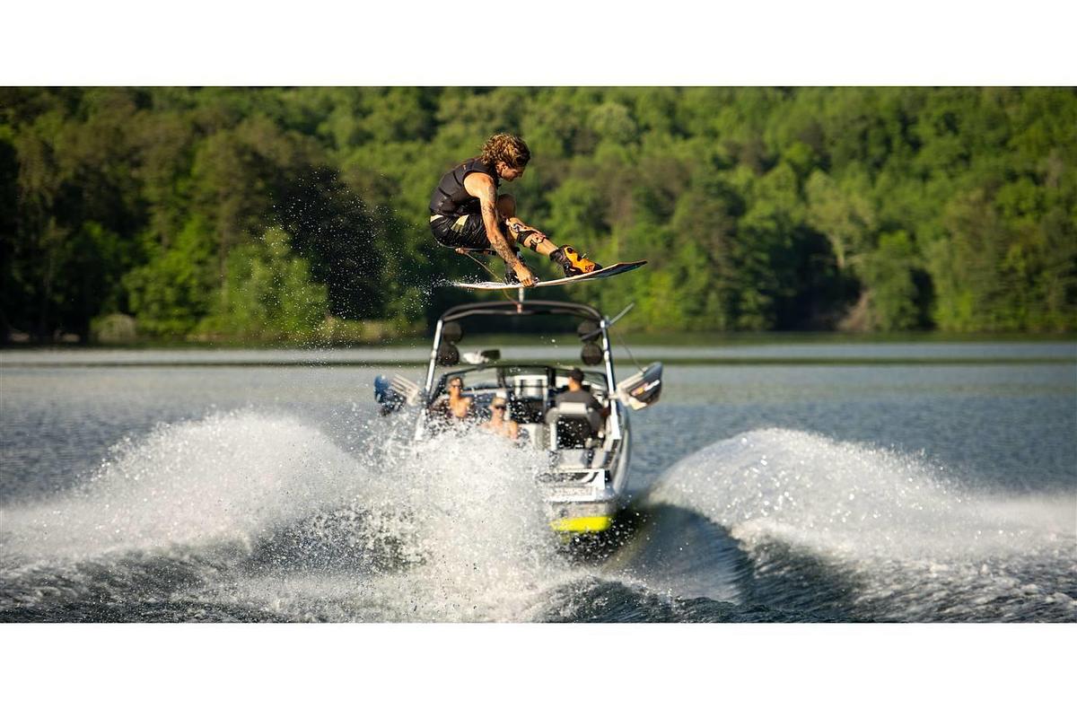 2024 Malibu Boats 22 LSV