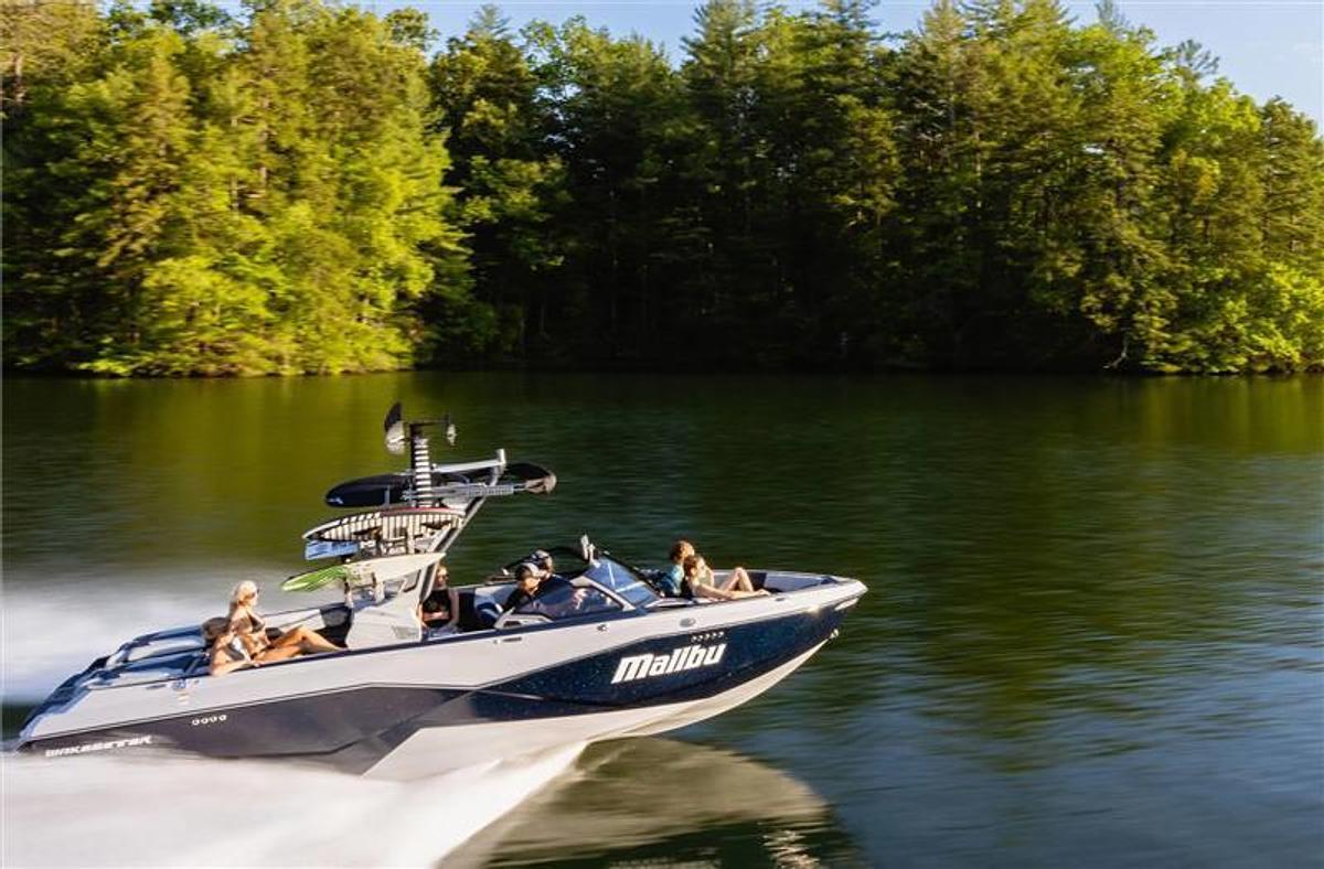 2024 Malibu Boats 25 LSV