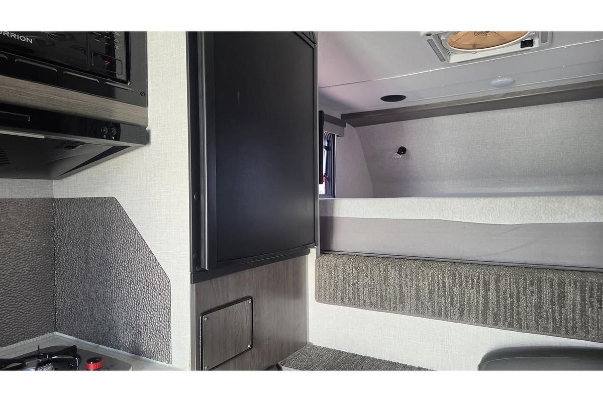 Used 2025 Lance 825