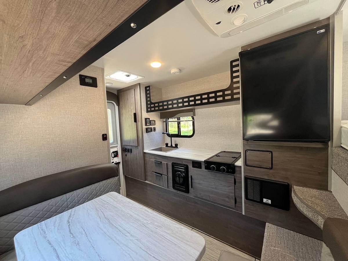 Squire SQ825 Truck Camper