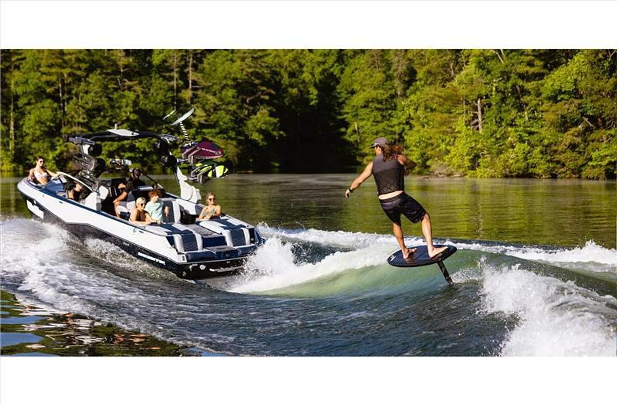 2024 Malibu Boats 25 LSV