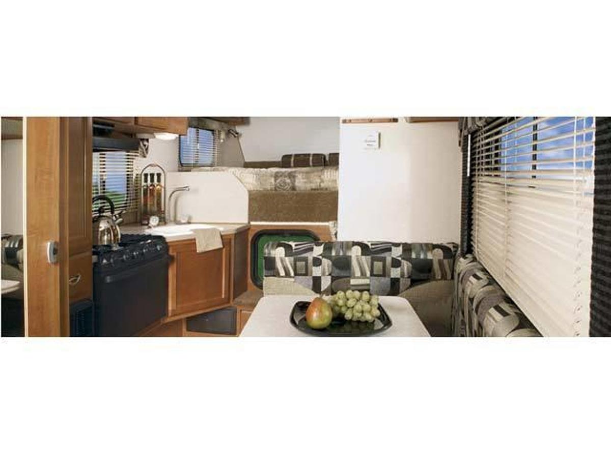 2009 Lance Camper Manufacturing Long Bed 815