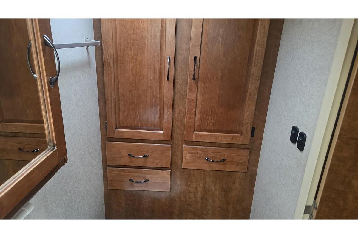 Used 2017 Lance 1985