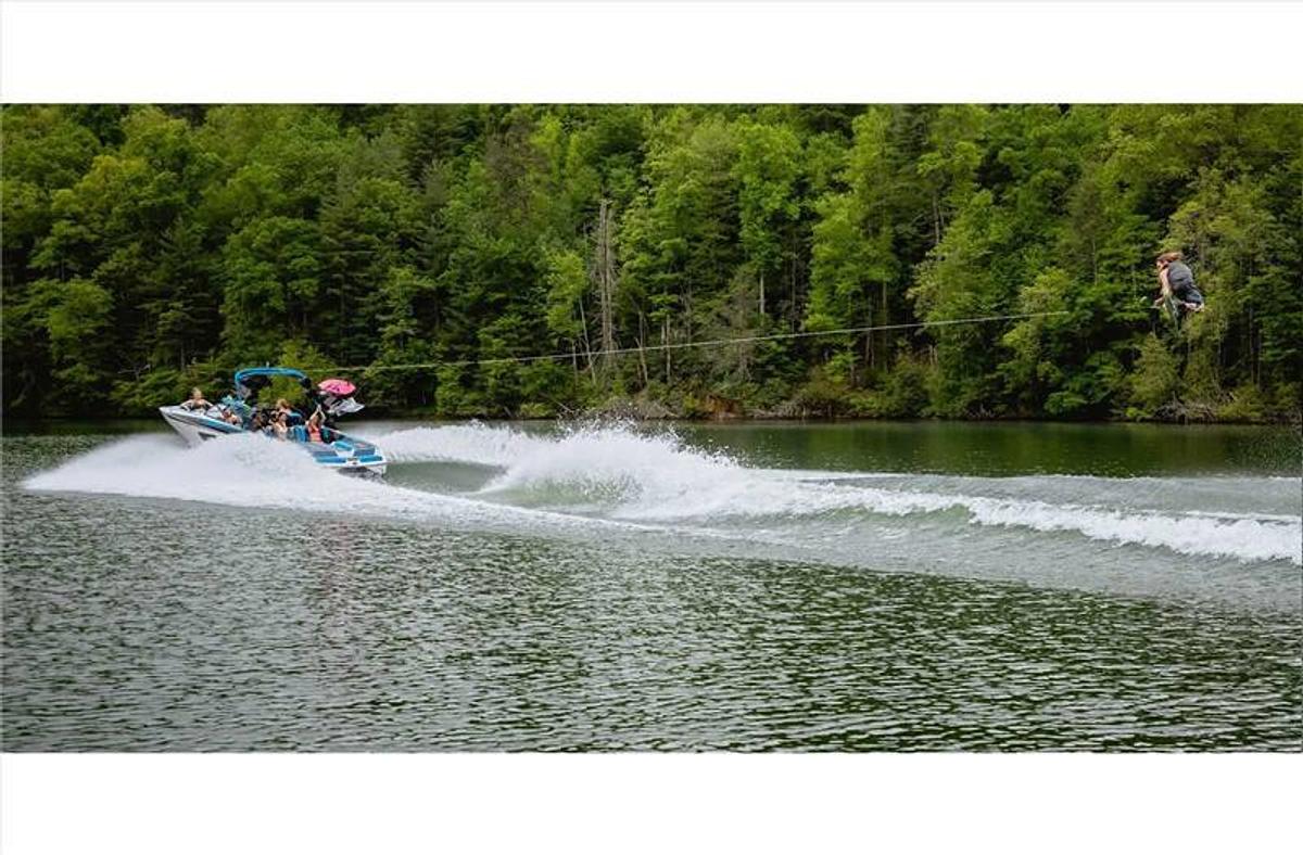 2024 Malibu Boats 24 MXZ