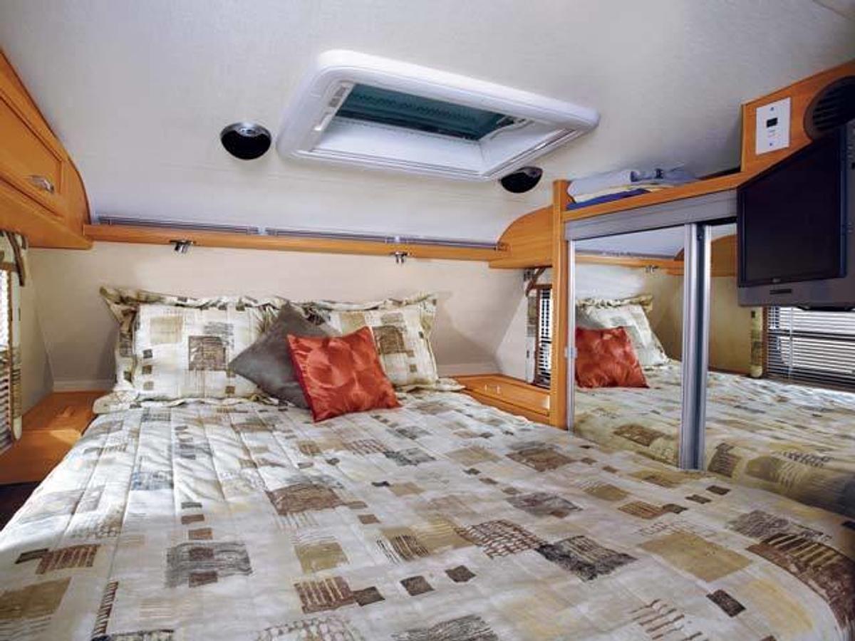 2008 Lance Camper Manufacturing Long Bed 1131