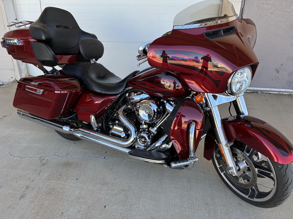 Used 2017 Harley-Davidson® FLHXS Street Glide® Special