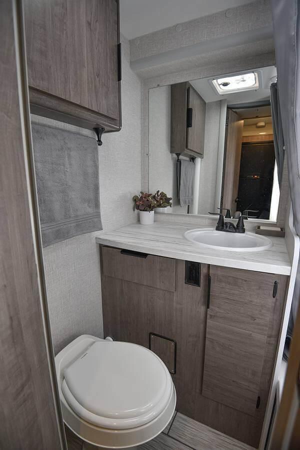 Lance 975 Truck Camper