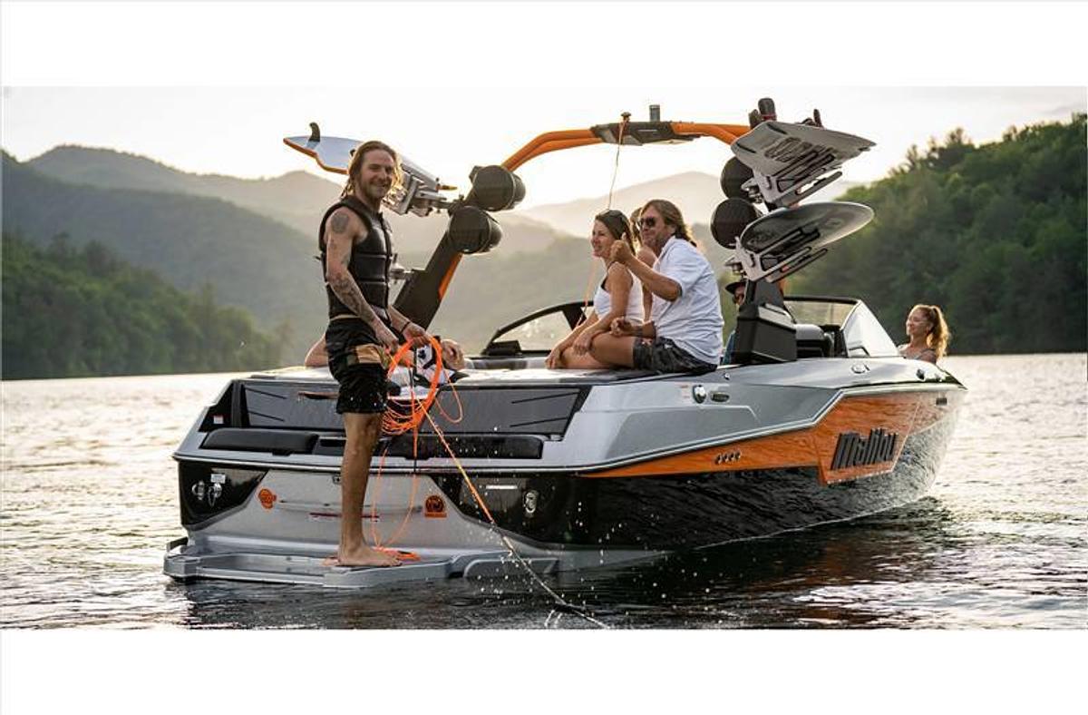 2024 Malibu Boats M220