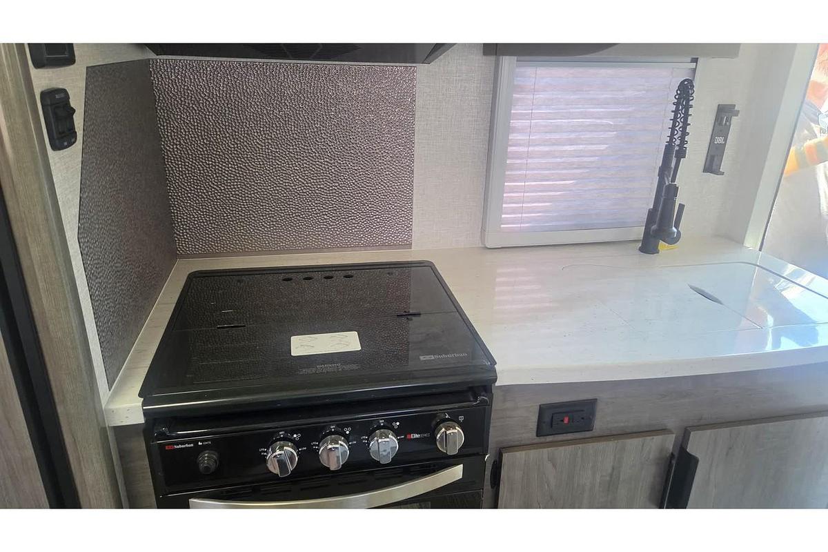 Used 2024 Lance Camper Manufacturing 1685