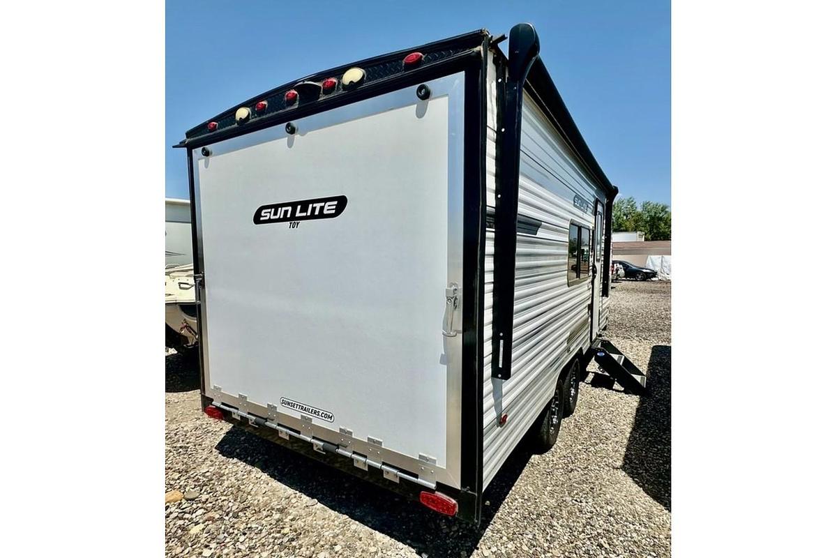Used 2023 Sunset Park RV Sun-Lite 21TH