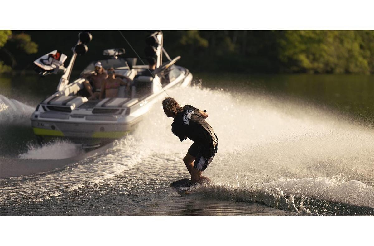 2024 Malibu Boats 22 LSV