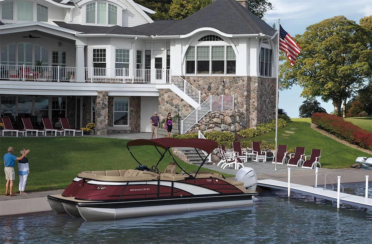 2023 Bennington 23 QSBW Windshield