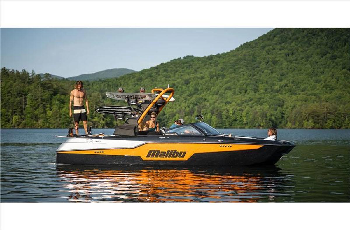 2024 Malibu Boats M220