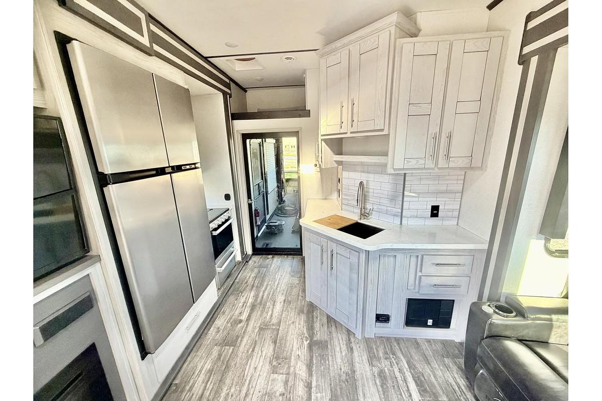 Used 2021 Keystone RV Fuzion 379