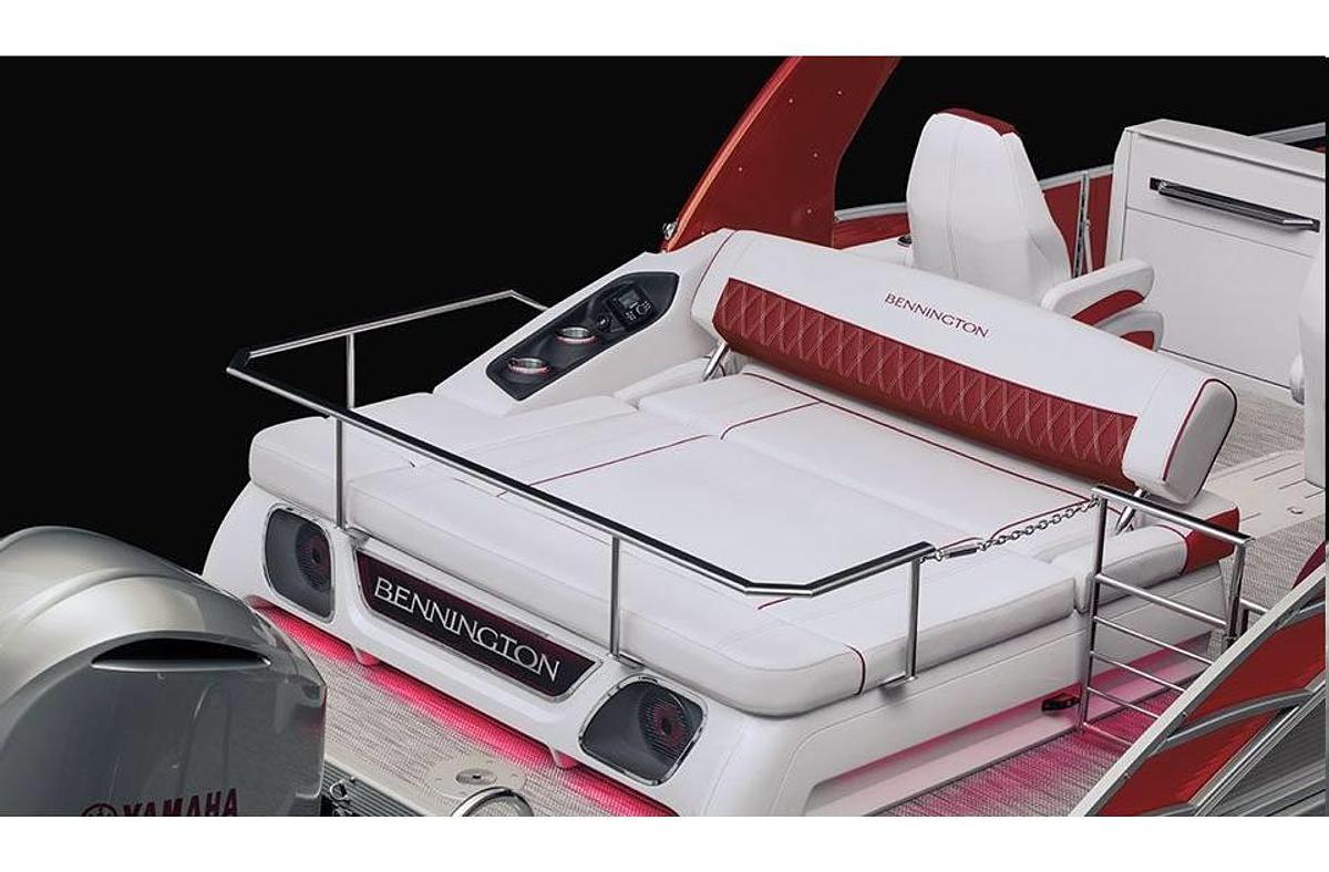 2023 Bennington 23 QSBW Windshield