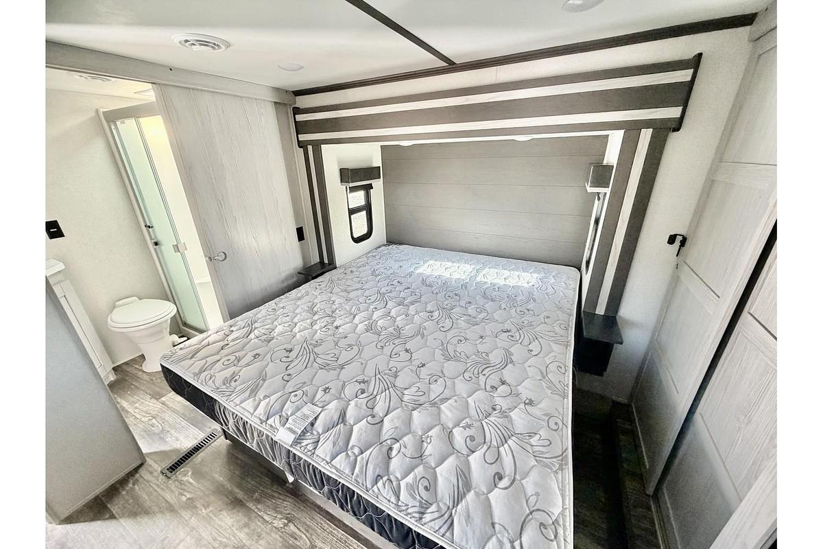 Used 2021 Keystone RV Fuzion 379
