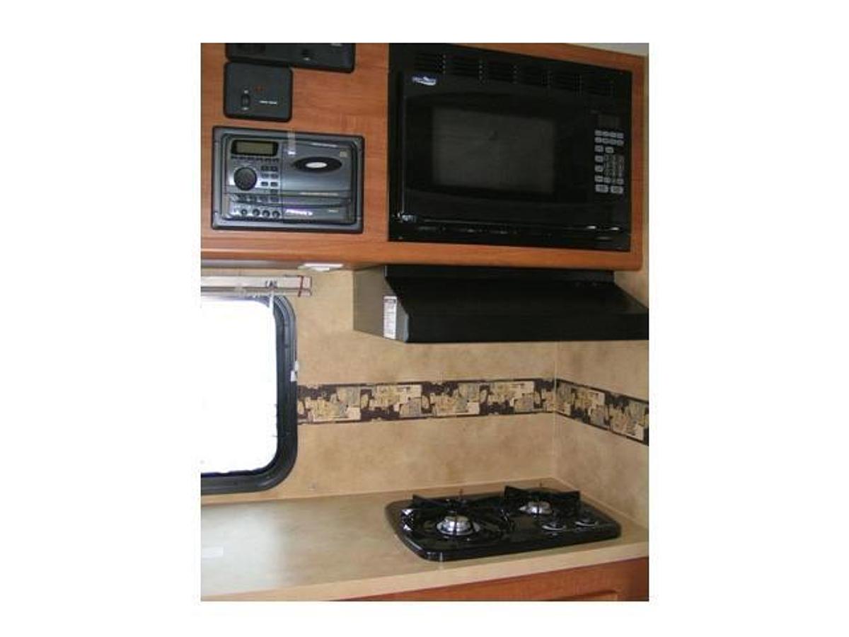 2010 Lance Camper Manufacturing Truck Camper - Short Bed 855